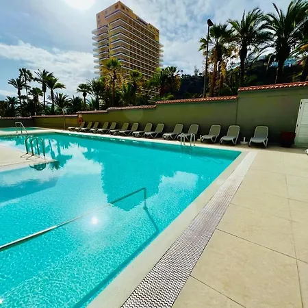 In Palmeras Playa Puerto de la Cruz (Tenerife)